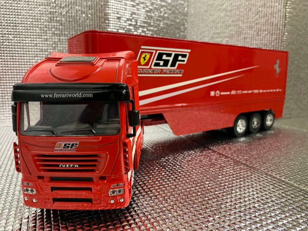 【約50㌢F1 フェラーリ　トランスポーター　スクーデリアフェラーリ1/32】