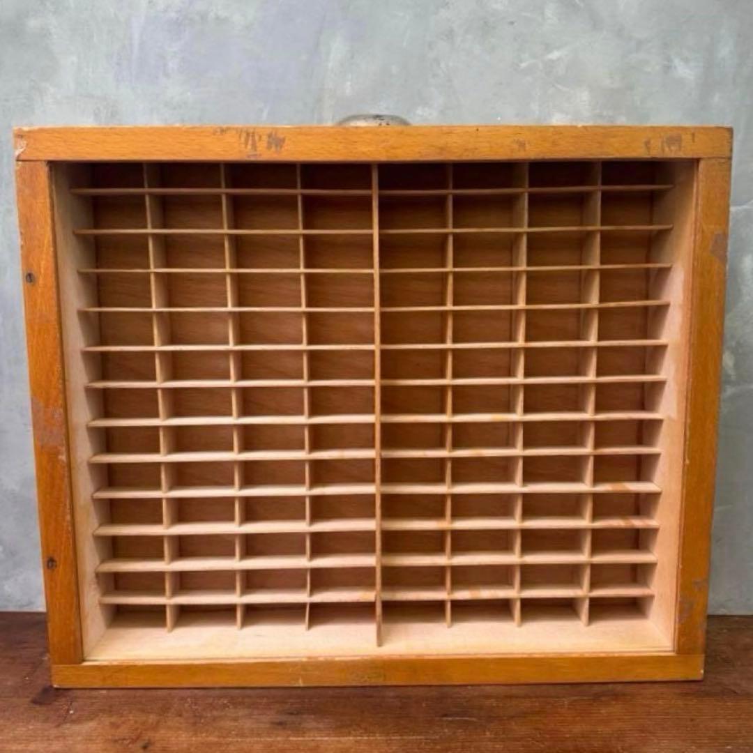 ★お値引き中★ アンティークイニシャルテープの木箱、小分け引き出し、店舗什器