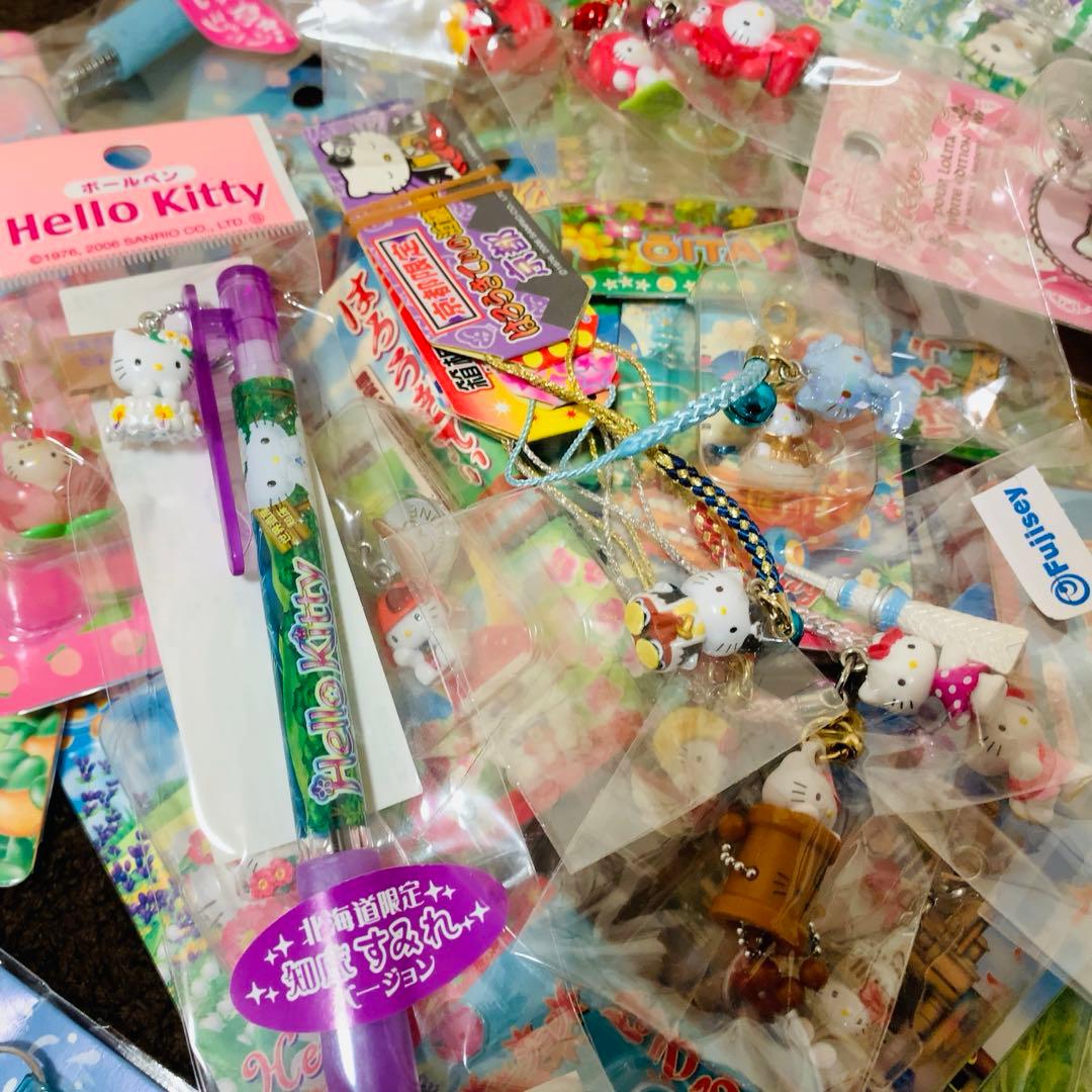 ご当地キティ　60個　根付　ロリータ/新宿キティ 栃木いちごペン等　レア多数