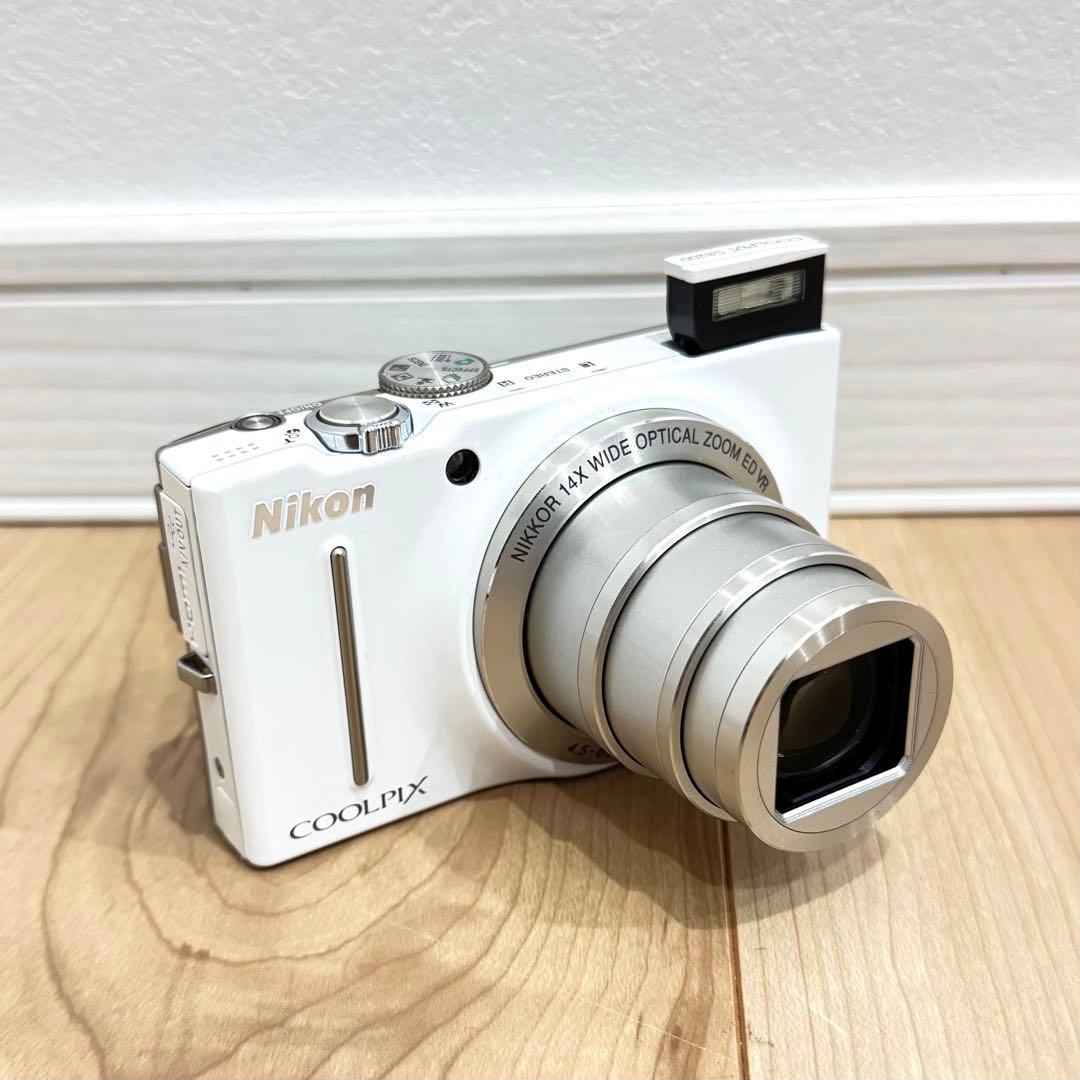 【極美品】　Nikon ニコン　COOLPIX S8200 デジカメ　コンデジ
