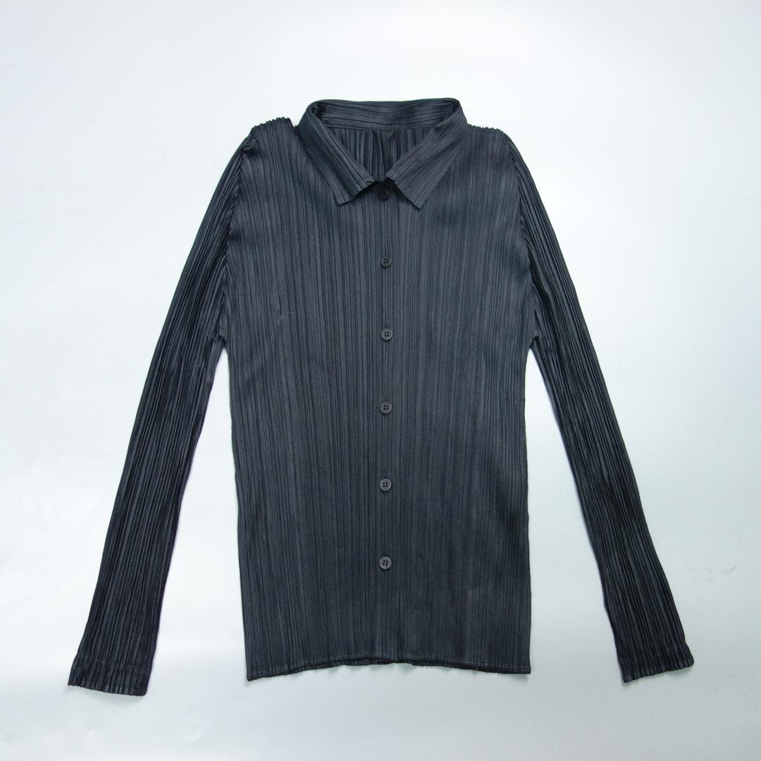 蓮*人様 8415美品 プリーツプリーズ イッセイミヤケ プリーツシャツ 黒 レ