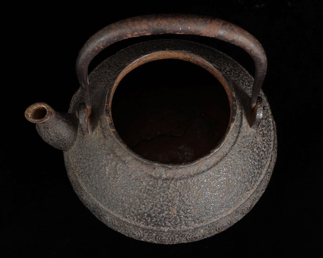 【時代鉄瓶】 龍文堂造摘蓋 渦巻紋鉄瓶 茶道具 煎茶道具 在銘 古美術 骨董品