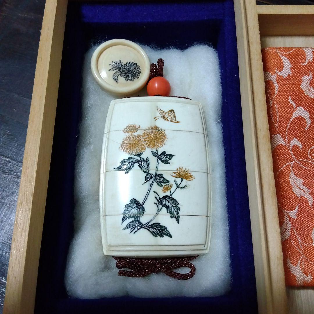 【値下げ】印籠　饅頭根付　珊瑚緒締　花鳥図　天然素材　上桐箱＆保護布付