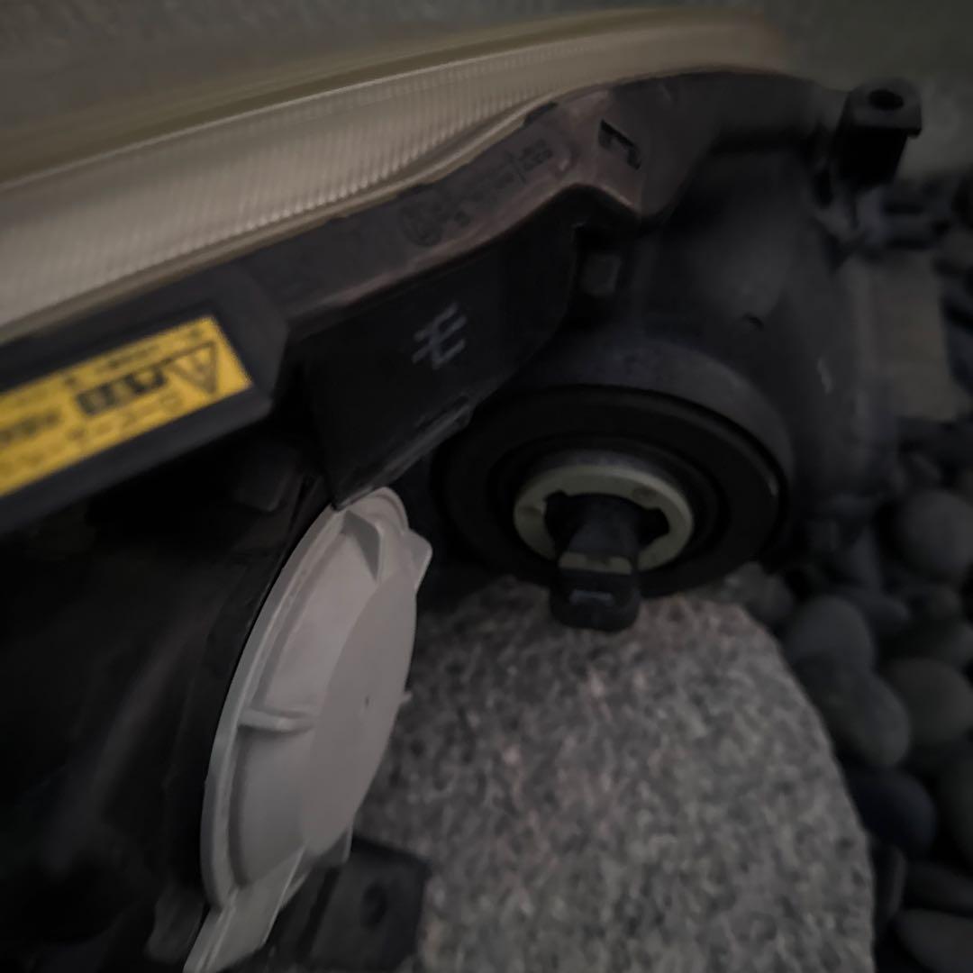 30プリウス　純正後期HIDヘッドライト