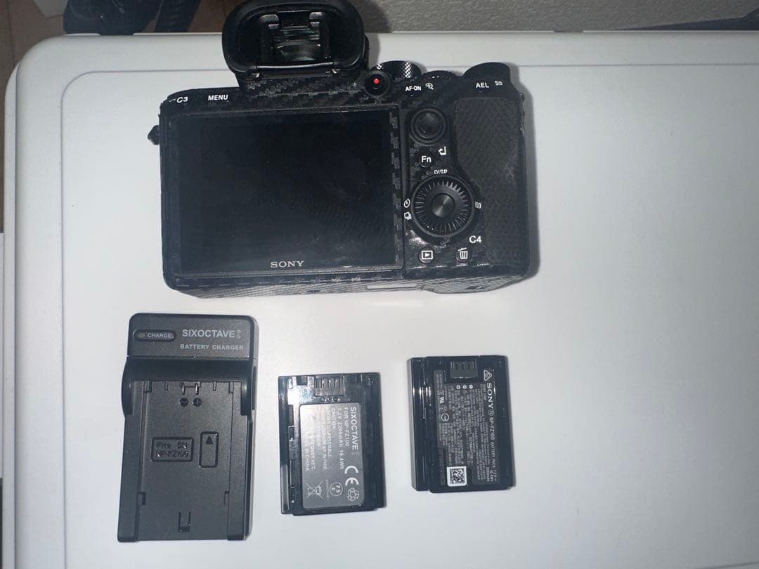 Sony α7RIII ミラーレス一眼 本体とバッテリー2個