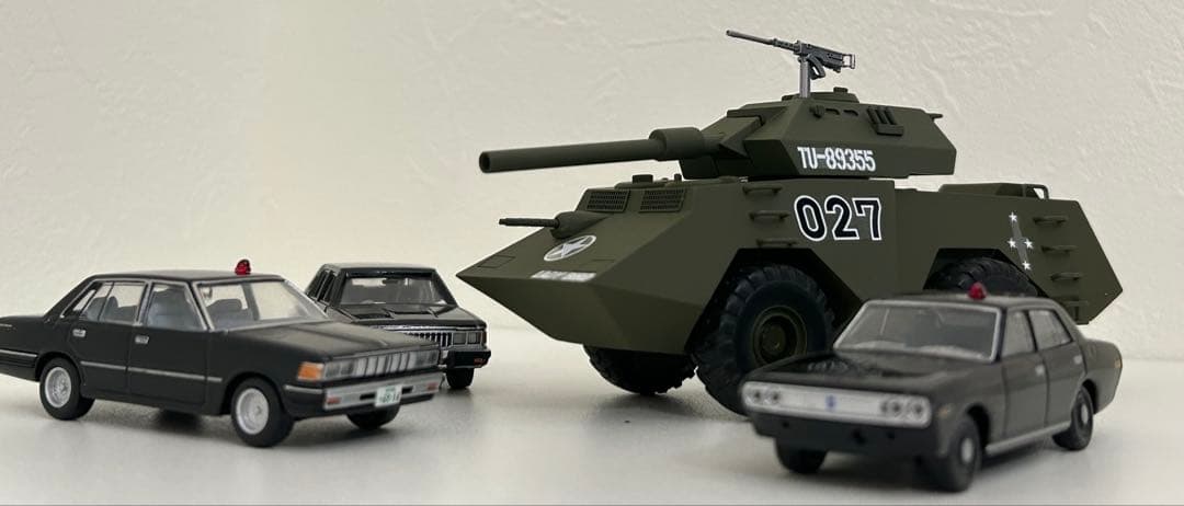 トミカリミテッドヴィンテージ 西部警察 多目的装甲車 覆面パトカー3台付セット