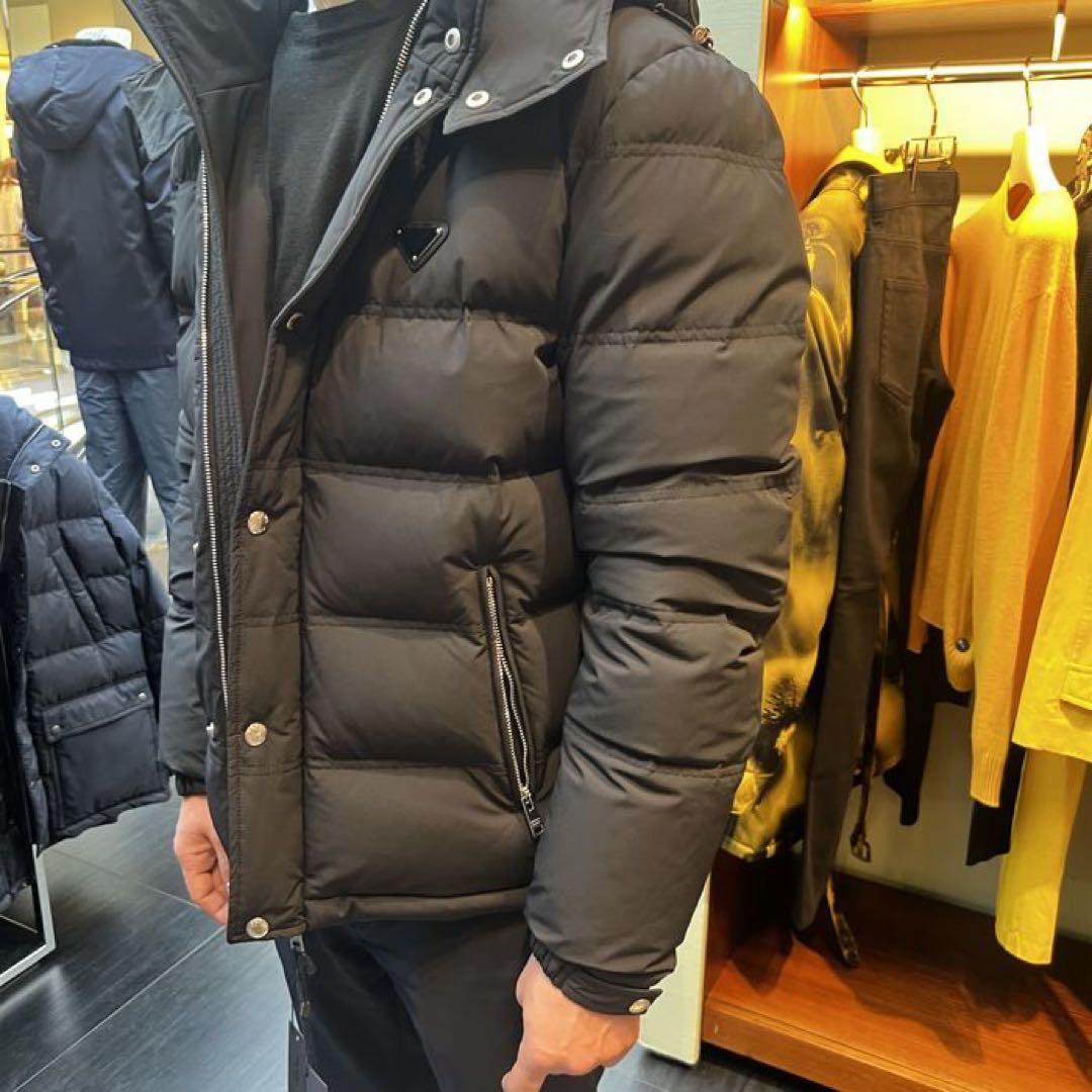週末最終セール　PRADA フード付きダウンジャケット ブラック　サイズ48