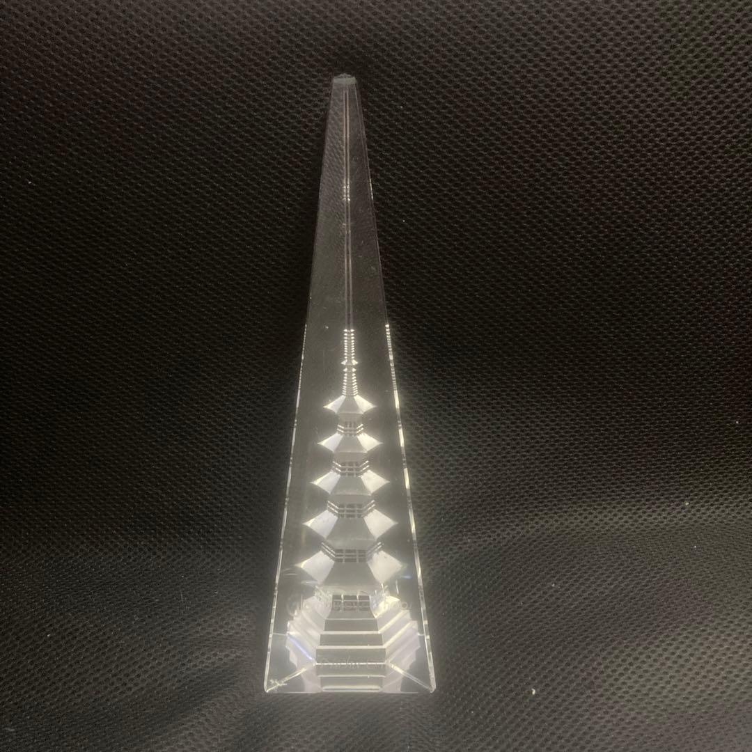 五重塔を彫ったガラス工芸品