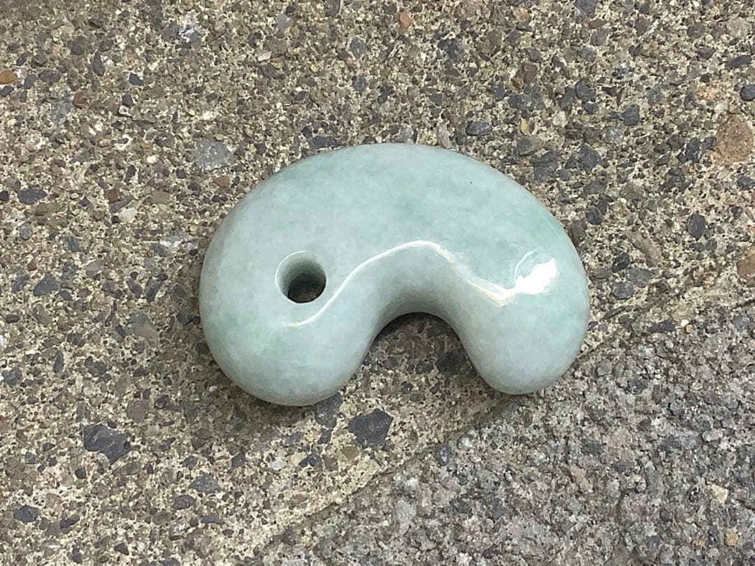 ⭕️ ⭕️神宿る本物の勾玉‼️　吉祥開運　糸魚川翡翠*ジェダイト　外部鑑定鑑別書付‼️