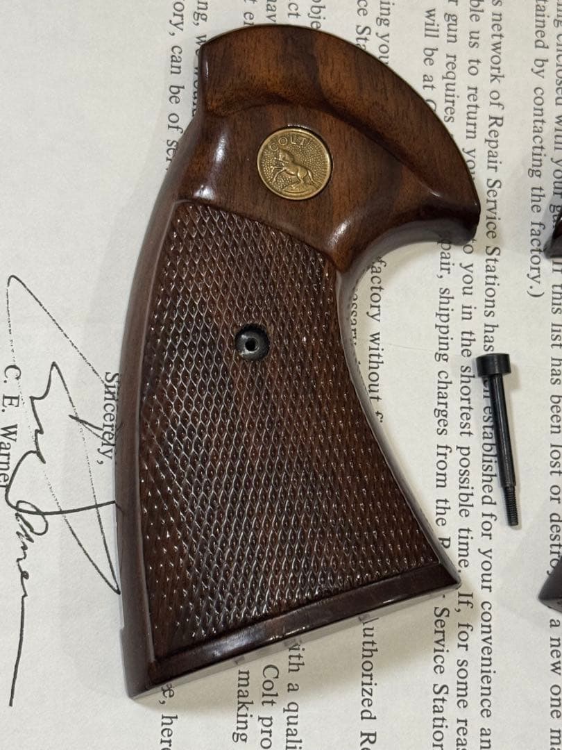 【実物】コルト社純正 パイソン 3rd 前期 空箱・木製グリップ スクリュー他