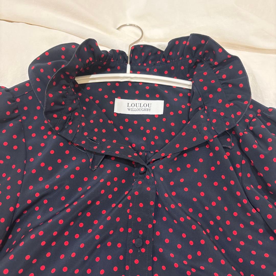 レッド系)LOULOU WILLOUGHBY ヴィーナスデシンドットブラウス