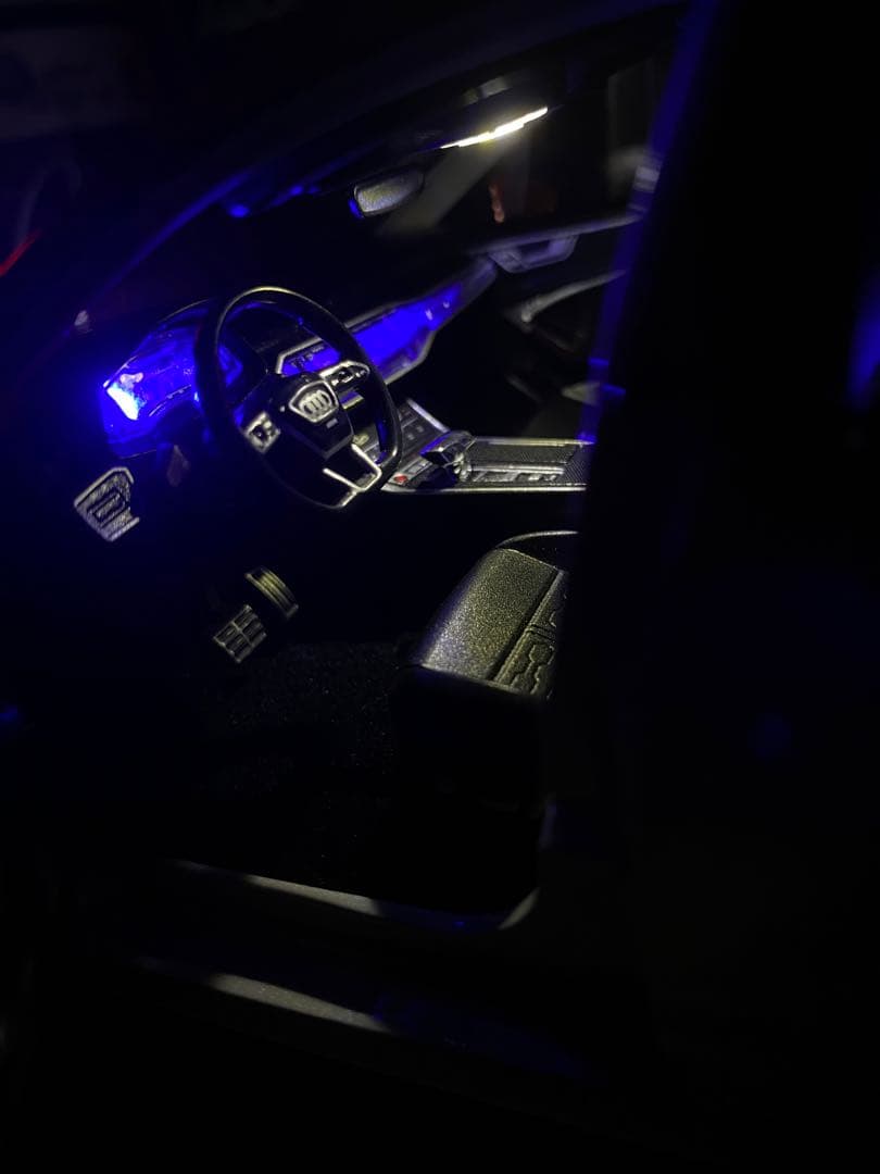 1/18 Audi 合金製ミニカー LED点灯 サウンド 鍵付