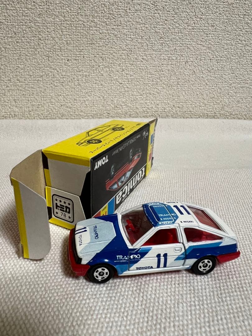 トミカ　トヨタカローラレビン3ドア