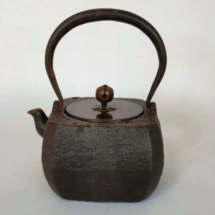 煎茶　鉄瓶　四角い鉄瓶