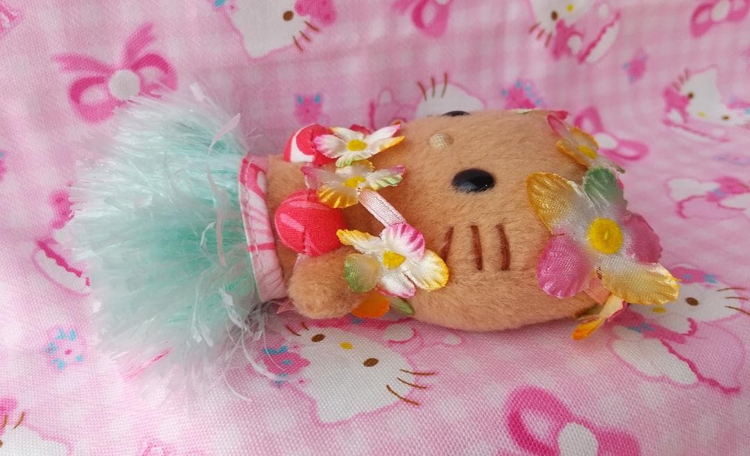 日焼けキティ　キーホルダー　マスコット　ぬいぐるみ　ハワイ　フラダンス