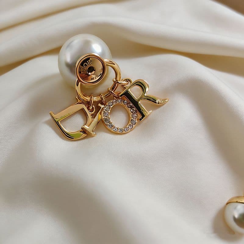 【極美品】DIOR TRIBALES ピアス レジンパール ロゴチャーム