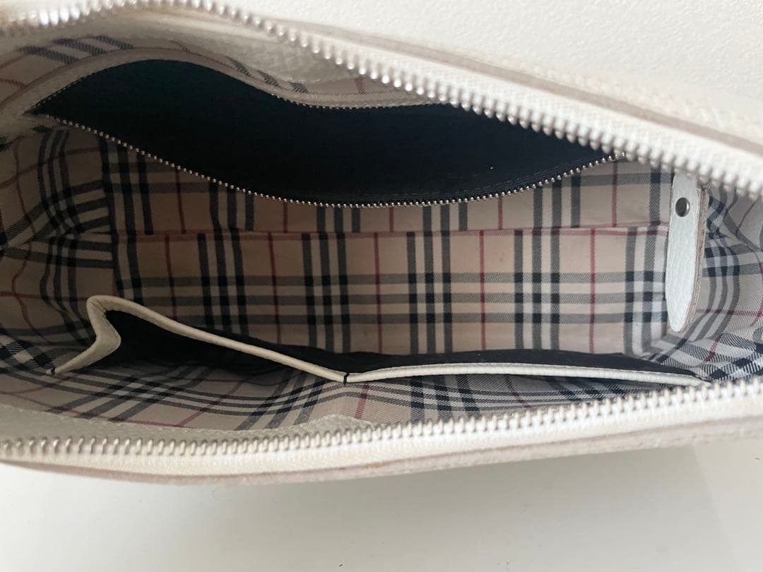 【りょう55】BURBERRY ホワイトレザー ショルダーバッグ