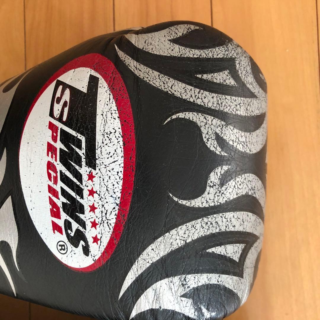 本革レザーTWINS【ツインズ】キックボクシングムエタイグローブ 黒/銀8オンス