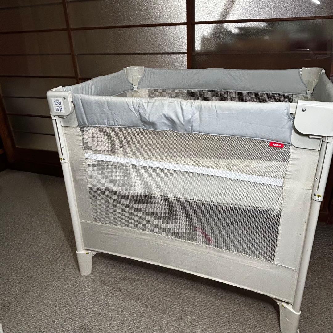 ★Aprica ココネルエアー AB　ホワイトグレー　ベビーベッド
