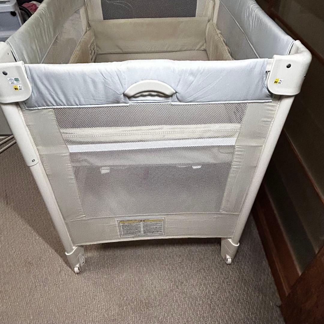 ★Aprica ココネルエアー AB　ホワイトグレー　ベビーベッド