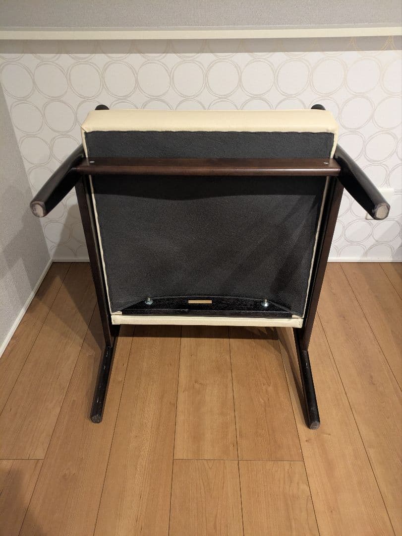 【カリモク60】 1人掛けソファ + オットマン セット Kチェア アイボリー