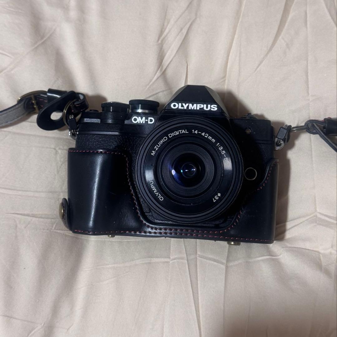 【若干欠陥あり】OLYMPUS OM-D E-M10III【美品】