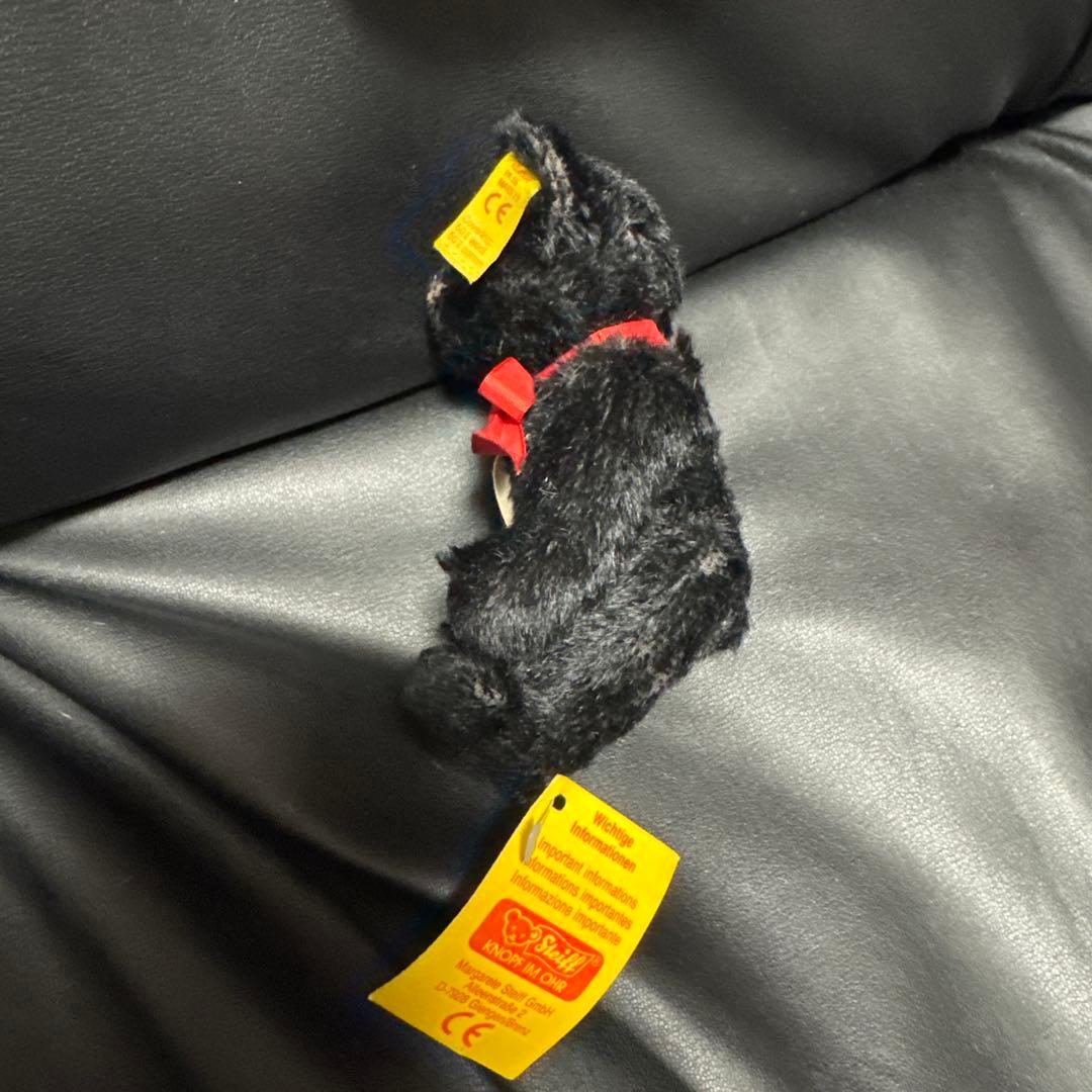 Steiff 黒いぬいぐるみ 赤いリボン付き