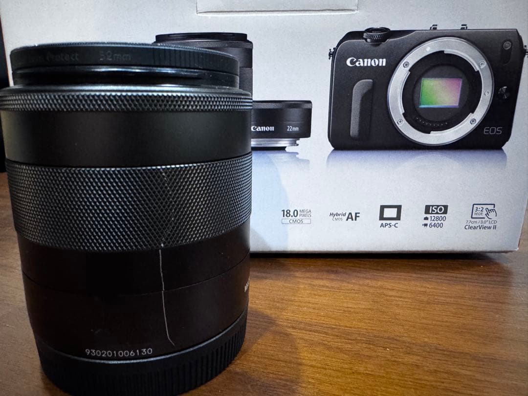 Canon EOS M ミラーレスカメラ　ダブルレンズキット