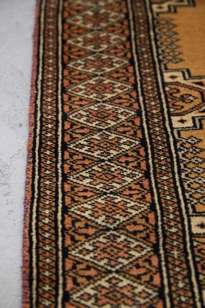 ヴィンテージラグ　トライバルラグ　パキスタン産（93×60cm）アース　黃　茶