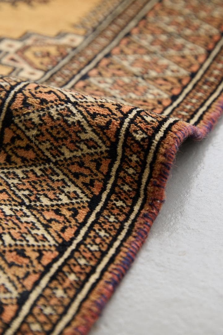 ヴィンテージラグ　トライバルラグ　パキスタン産（93×60cm）アース　黃　茶