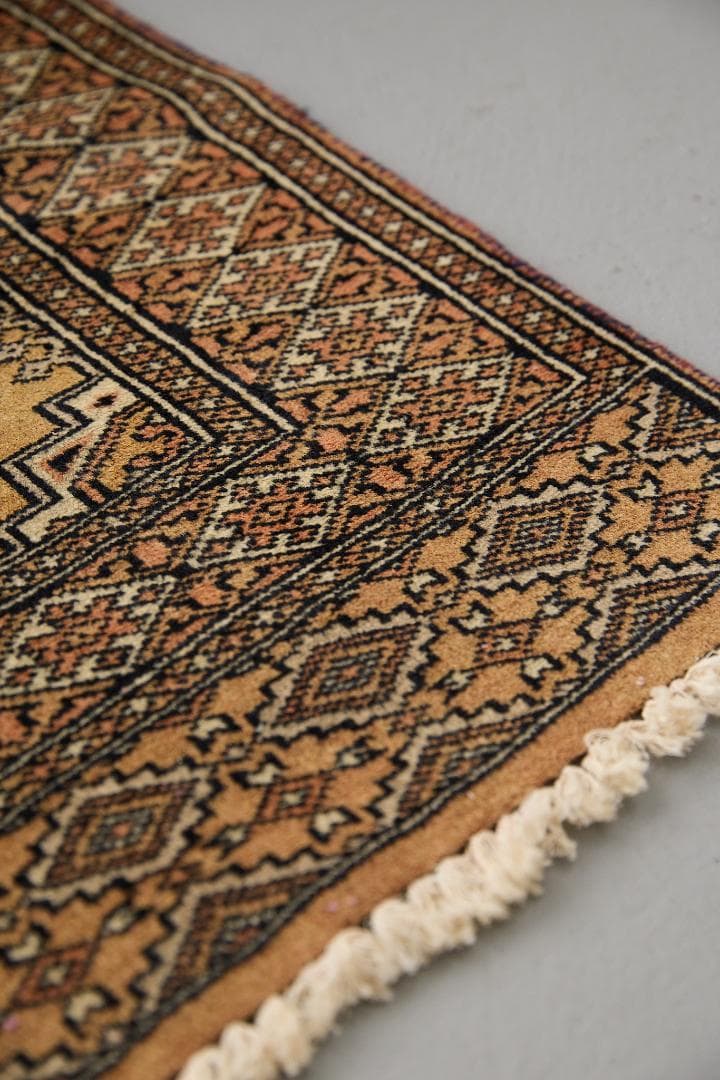 ヴィンテージラグ　トライバルラグ　パキスタン産（93×60cm）アース　黃　茶