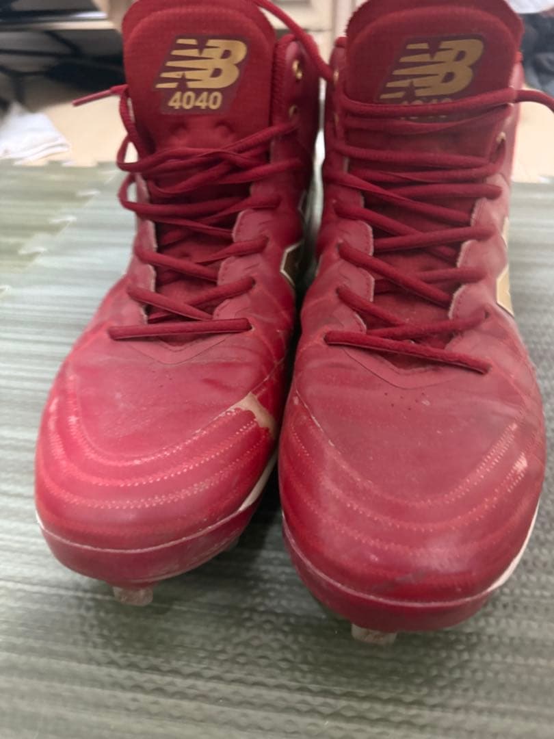 New Balance 4040 レッド スパイクシューズ