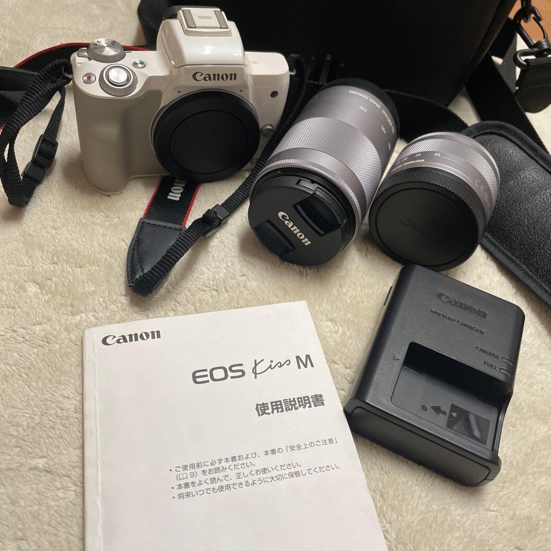 ホワイトCanon EOS Kiss M ダブルズームキット