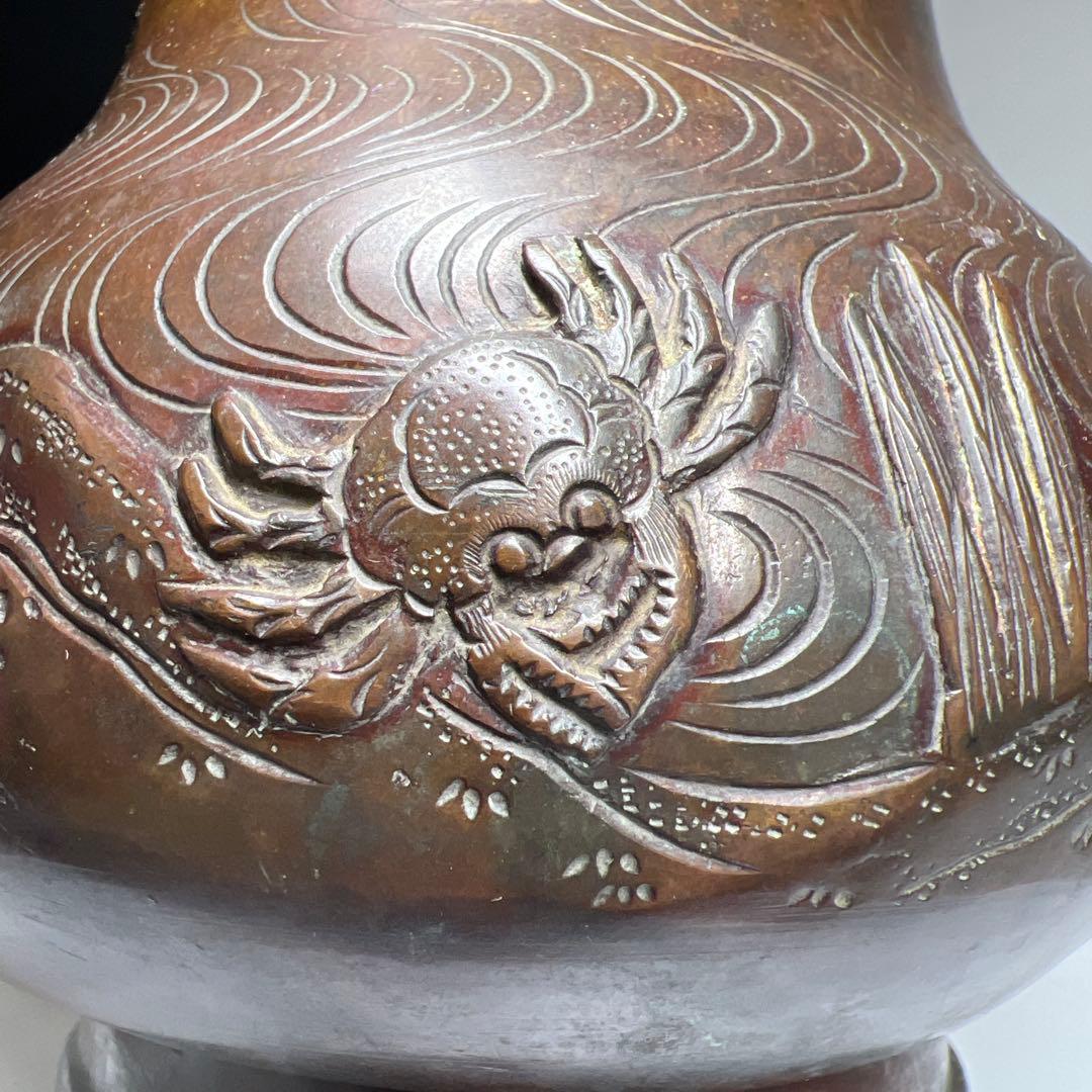 古銅　亀にカニ浮彫花瓶　台込高約17.5㎝/1137g 東Y8-0206☆2F