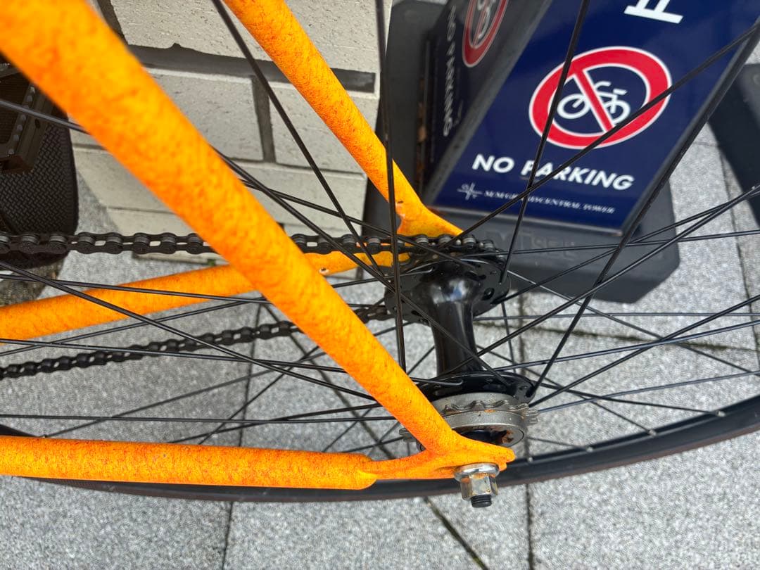 2025年モデルFUJI フェザーマッドオレンジ　カスタムピストバイク560mm