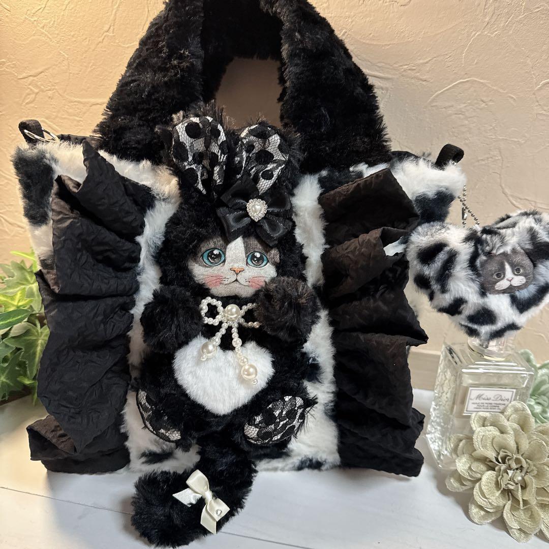 あ*き様 コヤンイサムチョン♡ミルクちゃんのモノトーンカラー！ファーフリルトート