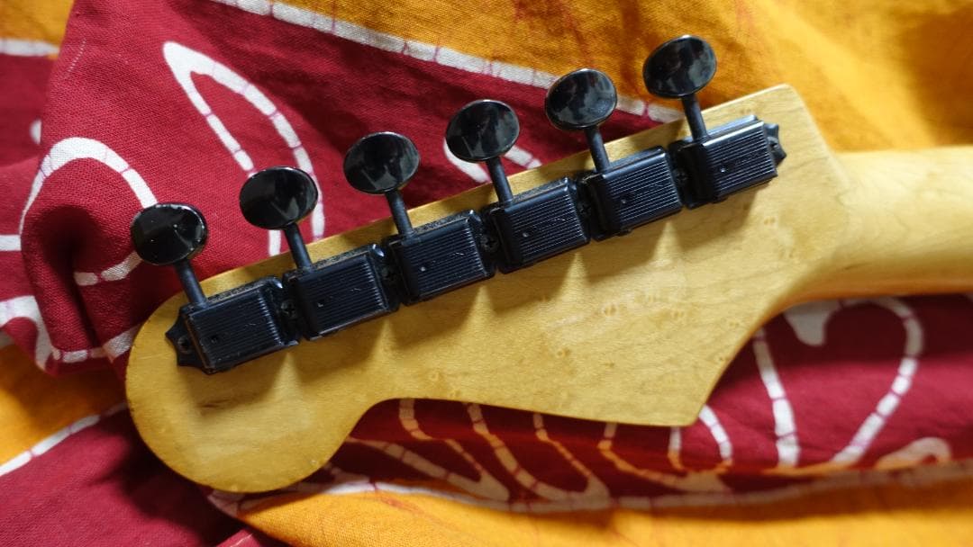 Schecter Stratocaster 3S EMG 無垢キルトメイプル