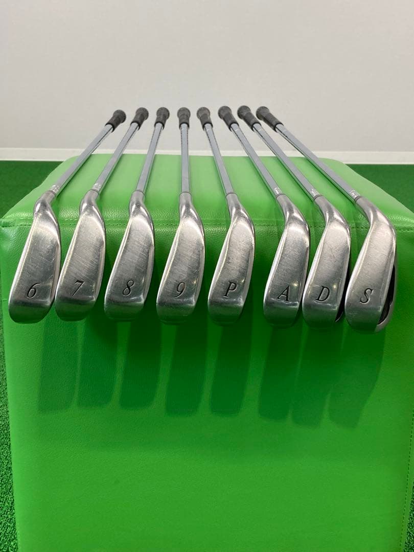 ゼクシオクロスアイアン　8本セット　スチールR