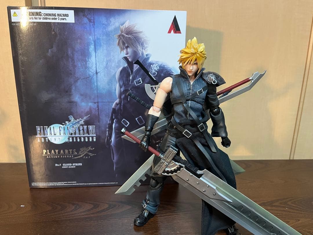 プレイアーツ改　クラウド　アドベントチルドレン　ff7 ゲームキャラクター