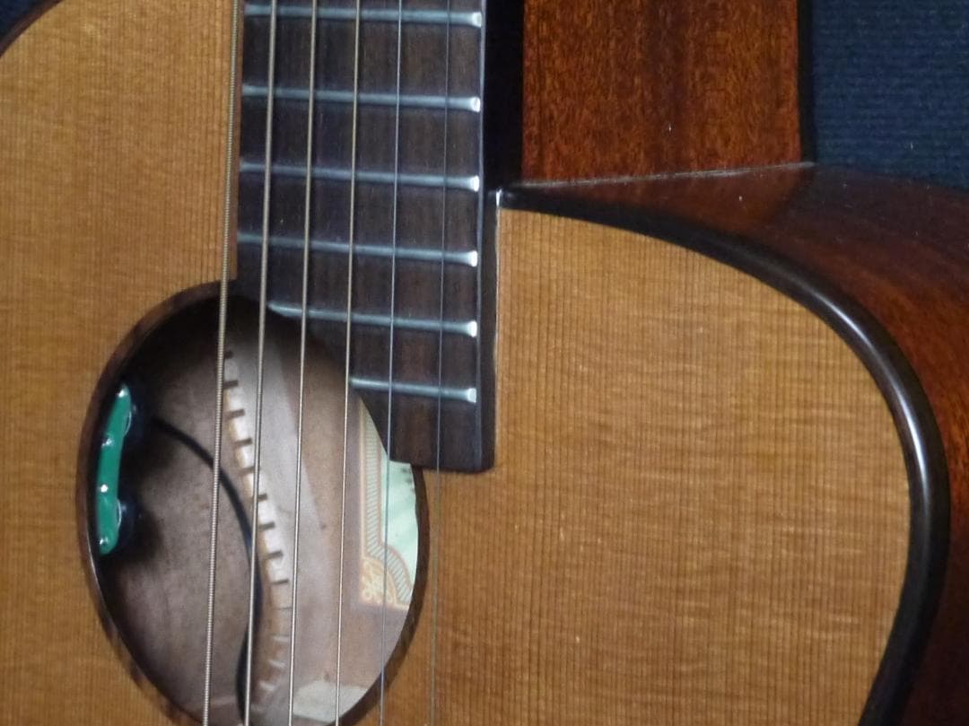 値下げです★極美品★anuenue 上位機種 ★MV114　PU・ケース付き