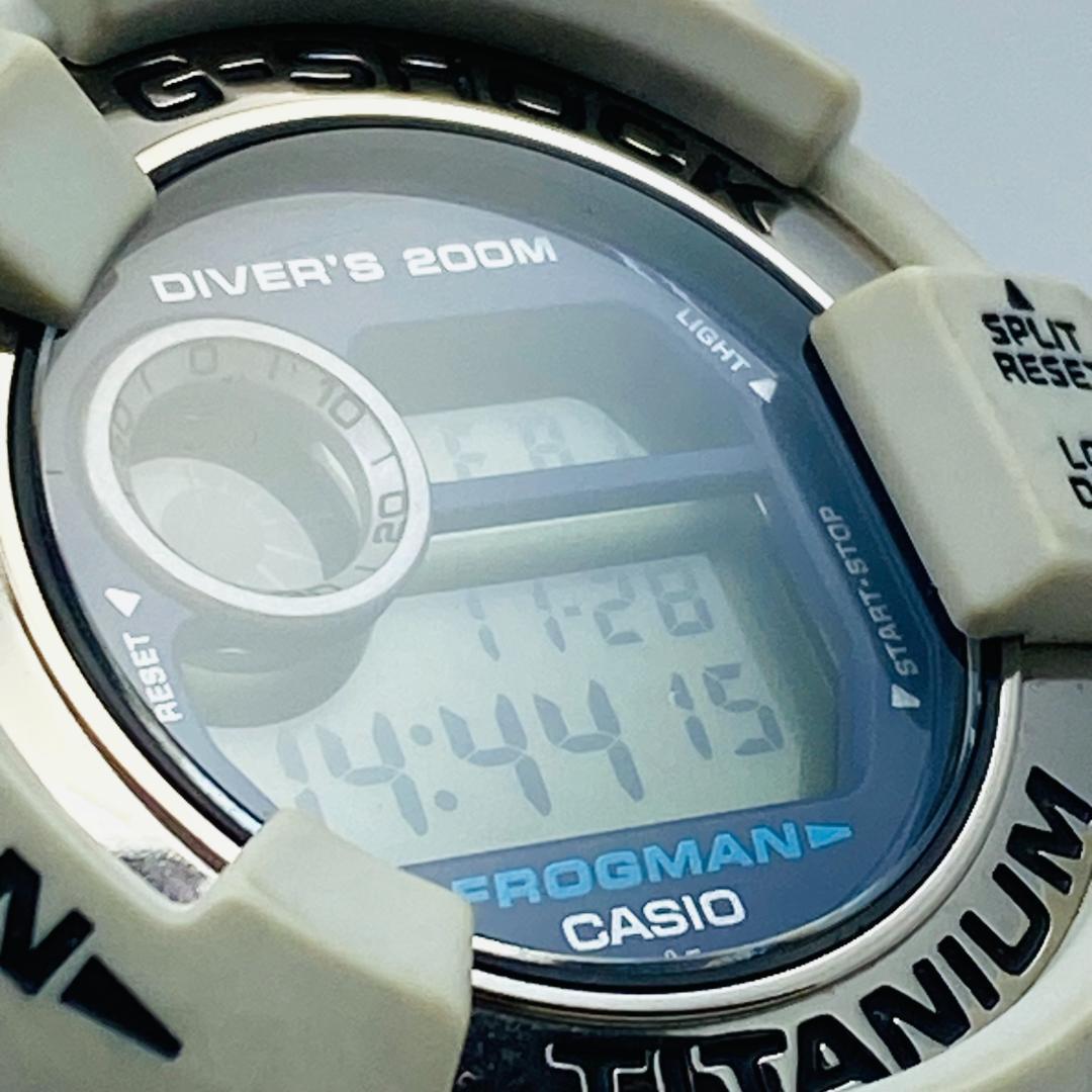 G-SHOCK　DW-8200LG　FROGMAN　メン　イン　ホワイトグレー