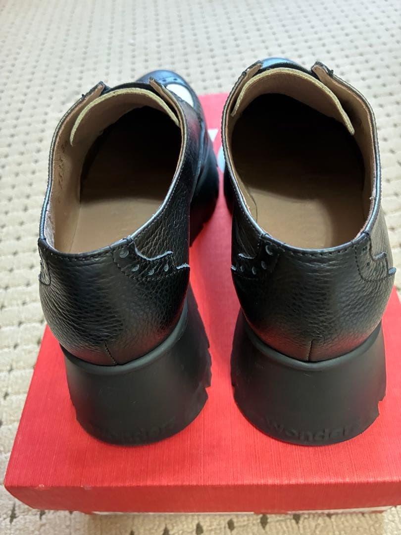 美品　スペイン製wondersウィングチップローファー