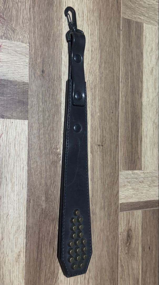 BLACK MEANS キーホルダー スラッパー ロング　スタッズ レザー