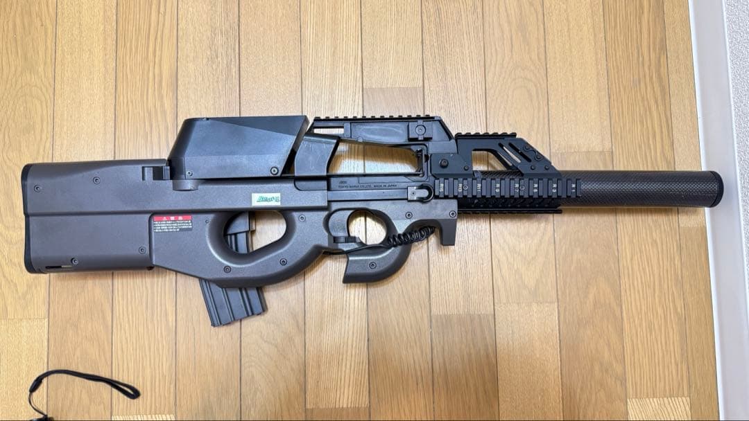 電動ガン P−90付き