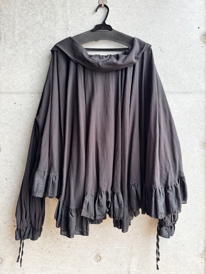 TORI-TO フリルブラック(センターフリル、襟フリル無し)