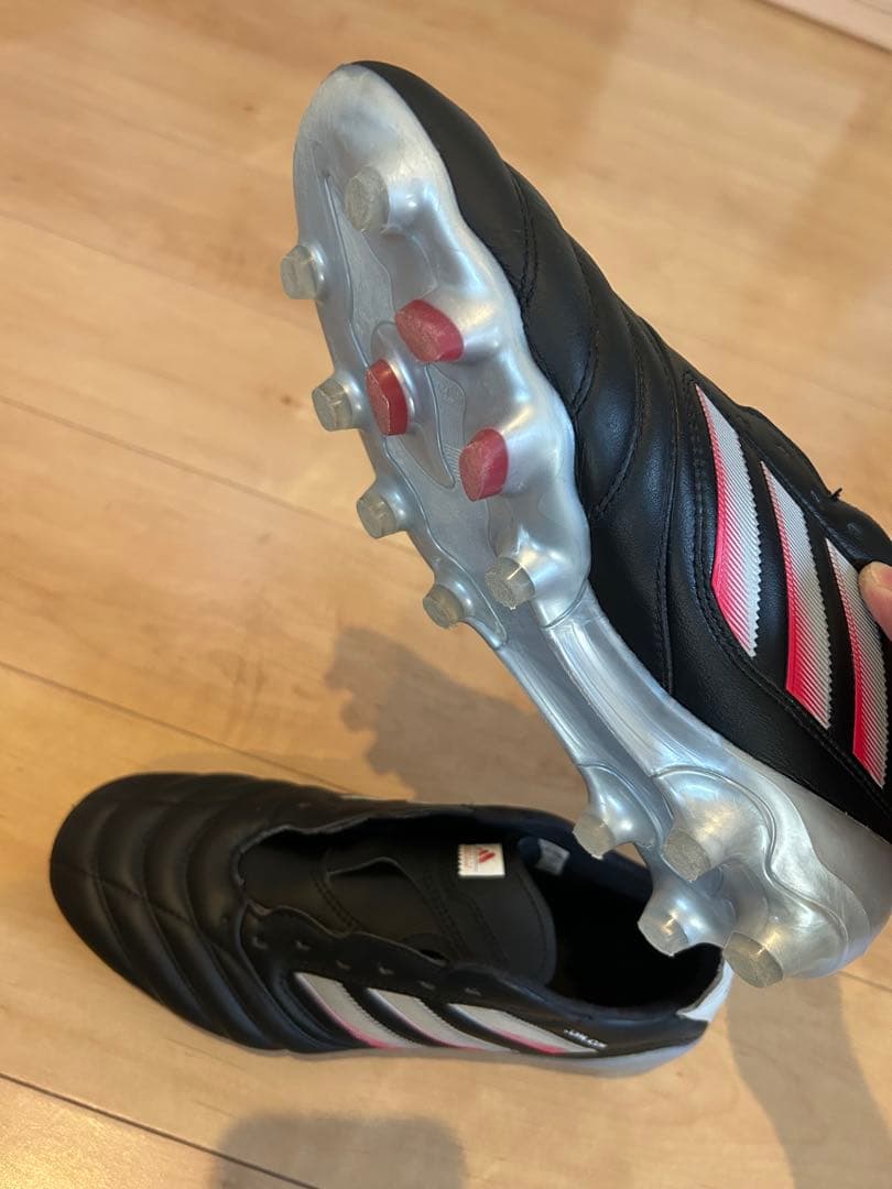 adidas サッカーシューズ ブラック/ホワイト/ピンク