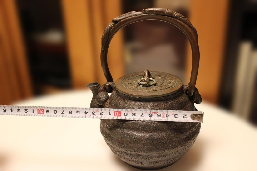整*屋様 古鉄瓶　小振り亀文堂芋頭鉄瓶　希少品　水漏れなし・状態良好