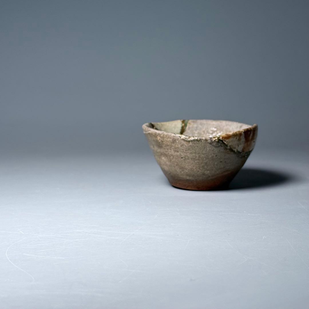 桃山〜江戸前期　古唐津　ぐい呑み　枇杷色釉　梅花皮　古美術　蒐集家　枯れの美