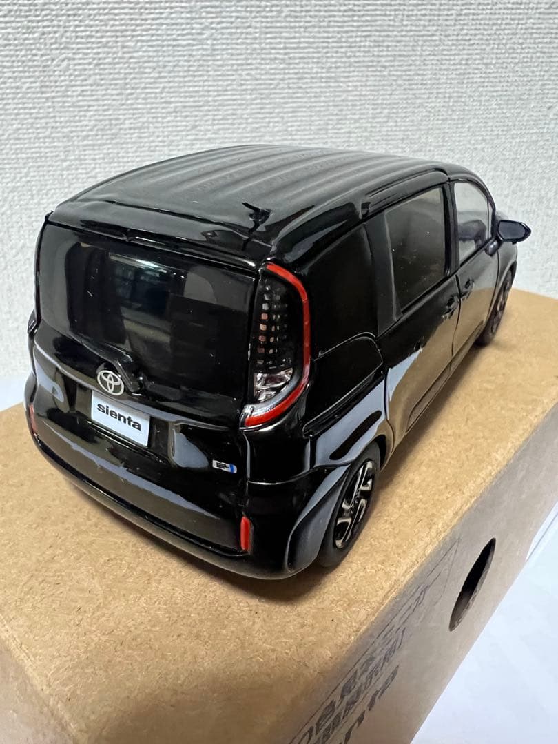 【非売品】 トヨタ シエンタ ブラック ミニカー 1/30
