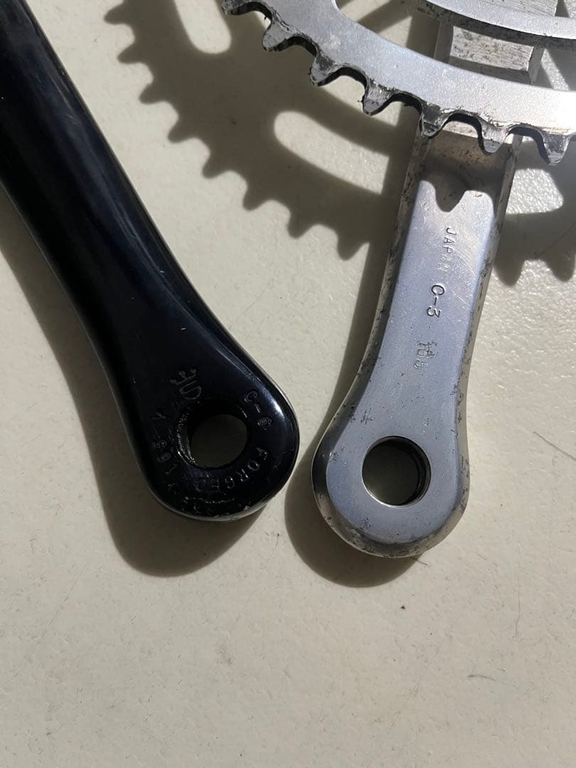 SUGINO クランク　チェーンリング　48T 右シルバー　左ブラック